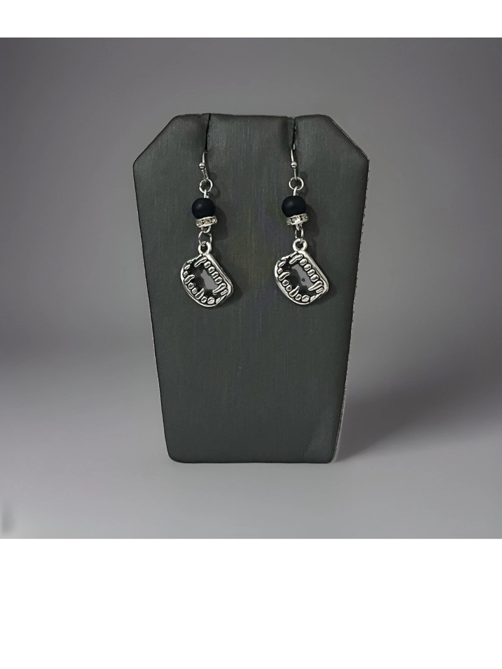 Halloween Earring Lot 4 Pairs Bat Witch Skeleton And Fangs. Spooky Goth Jewelry - Picture 5 of 5